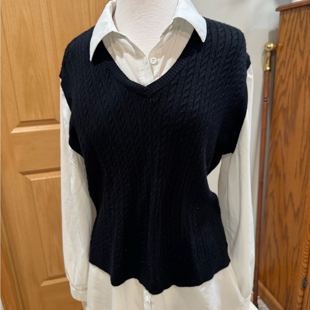 Adrianna Papell Black Cable-Knit V-Neck Sweater Vest